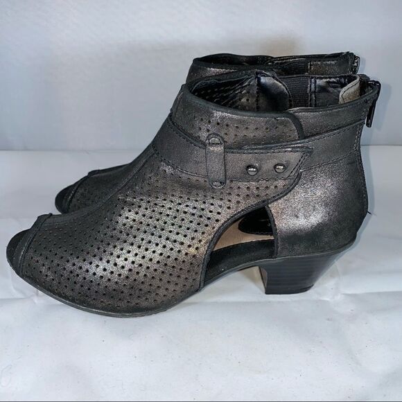Earth Retro Black Leather Metallic Booties. Size 7 PRICE IS FIRM! - Picture 10 of 10